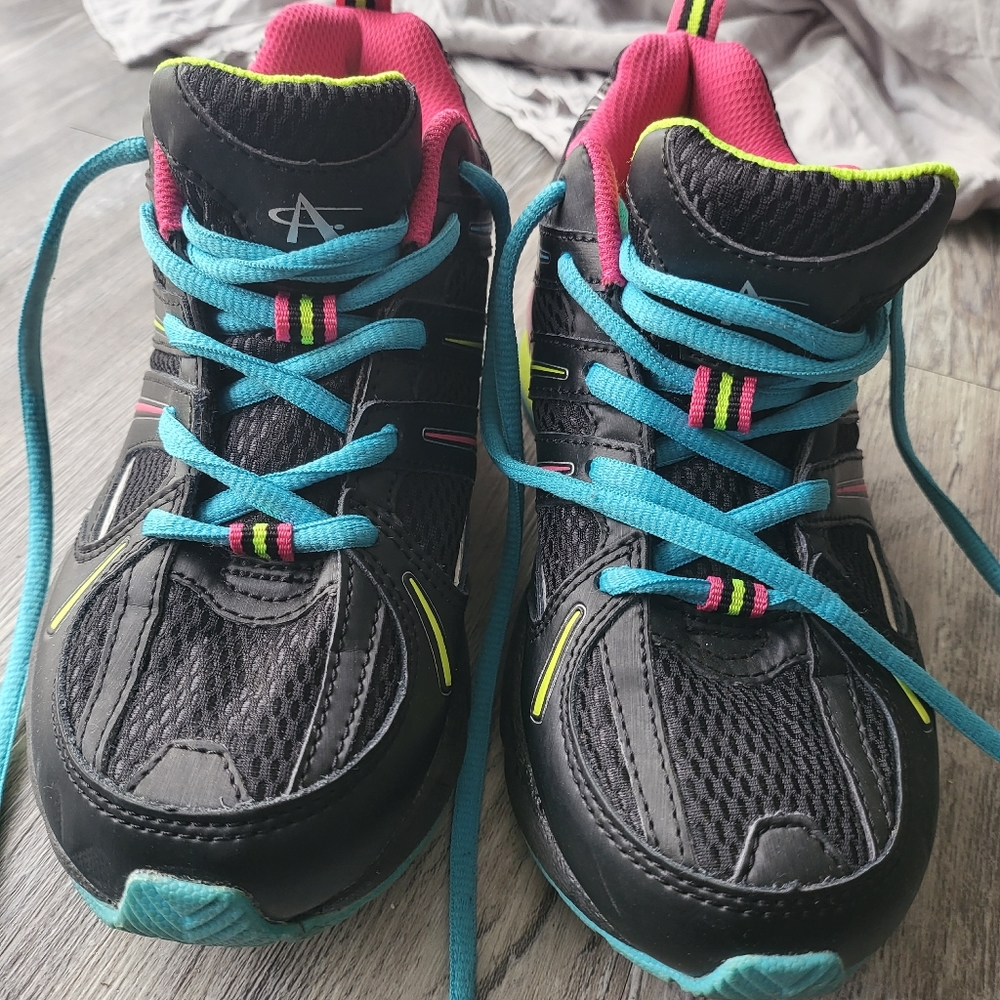 Shoes - Picture 2 of 3
